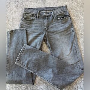 Men’s 511 Levi’s. Dark gray size 32x34. Great condition, no wear or stress.